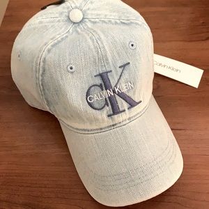 Calvin Klein Cap in Lightwash Denim